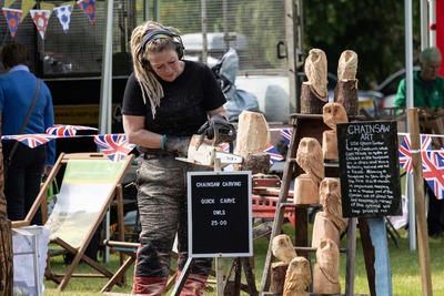 Chain saw art by Pat Johnston