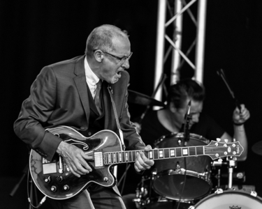 Andy Fairweather-Low