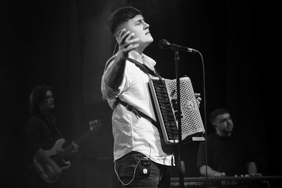 HC - The singer - Graham Turner